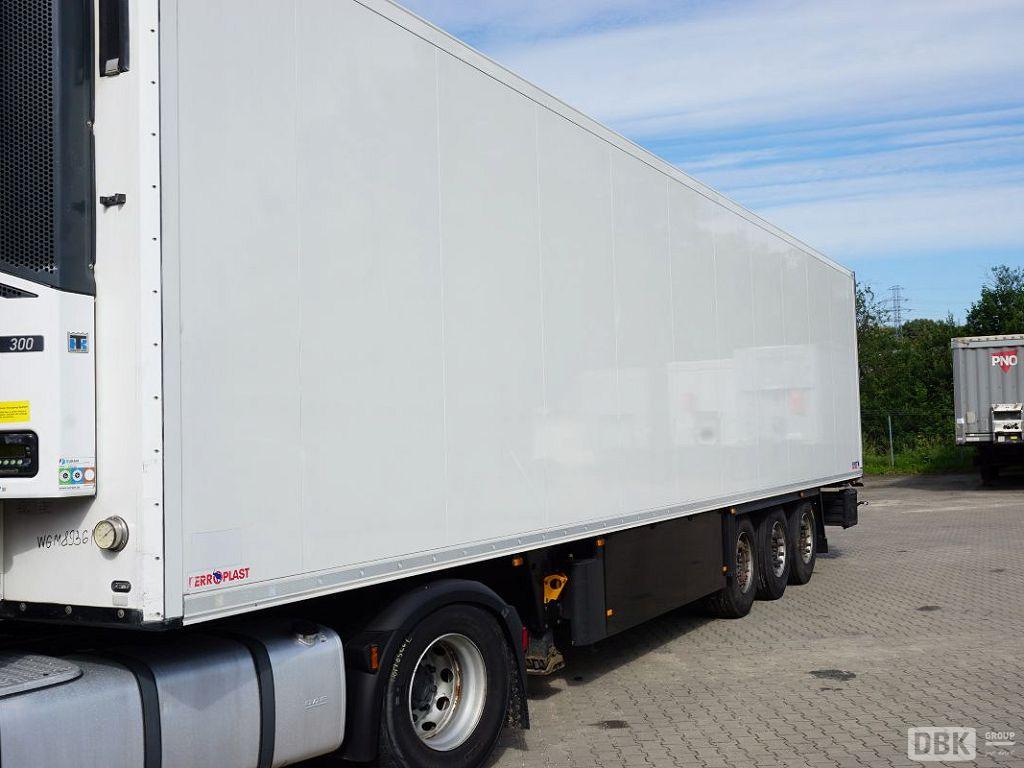 SCHMITZ-CARGOBULL SKO 24 (33019)